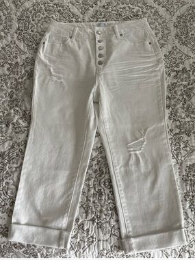 Time and Tru Capri Straight fit distressed white, NWT